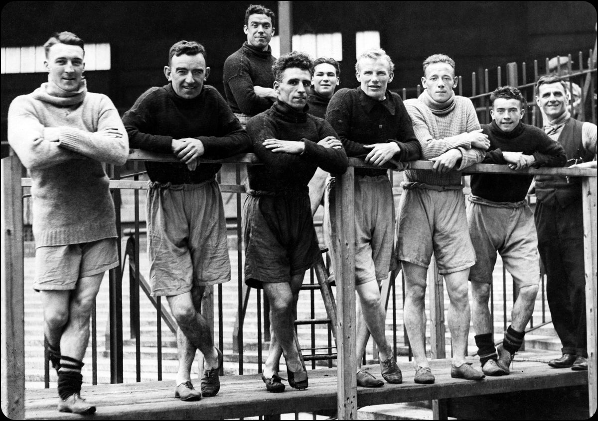 Retrotext vintage black and white photograph of the 1927-28 Everton football team posing in classic wool kits